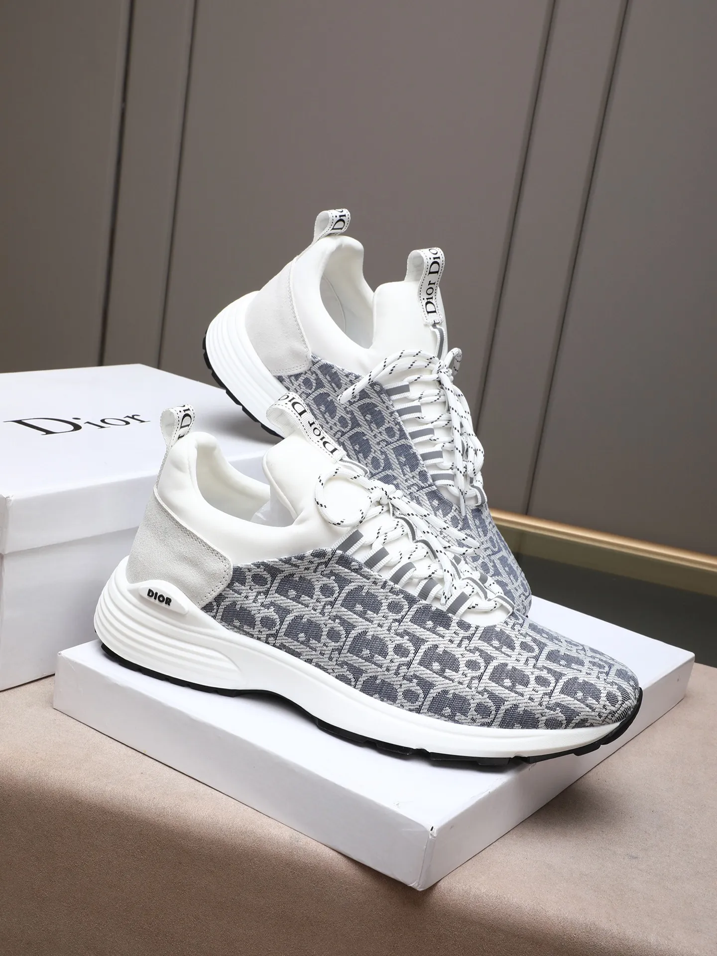 Men's shoes 💰440 💰Dior [Dior] 😘😘High-end series of casual men's shoes, simple and elegant👍👍👍The upper is made of first-layer genuine leather spliced ​​with Dior's special material [sun][sun]; imported first-layer sheepskin lining; special outsole, wear-resistant, lightweight, the overall design is harmonious and unified without lacking personality 👣🌟✨You deserve it! 3 colors😍Sizes 38~44. (45 custom-made) The picture above is a big seller🔥🔥🔥